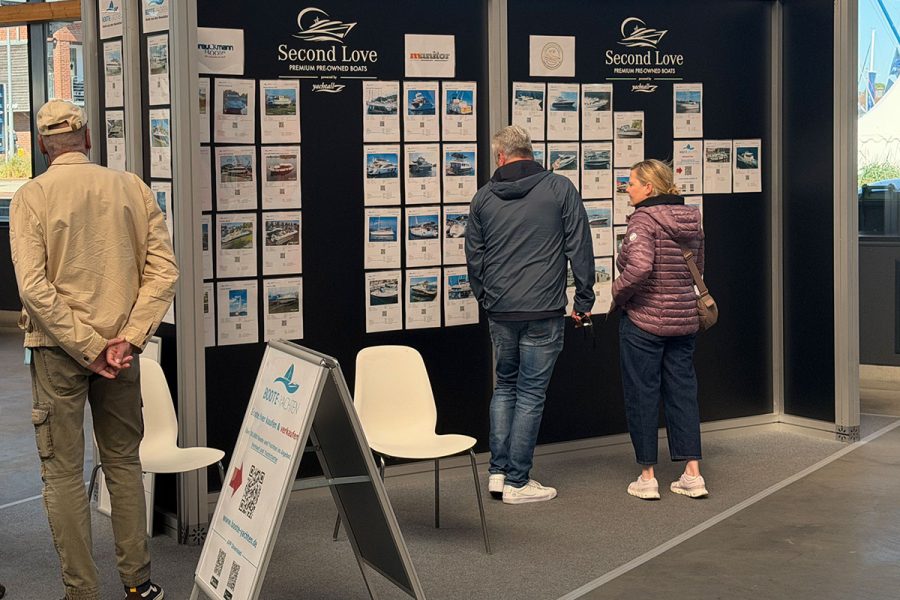 Yachtino-Messestand mit Bootsangeboten von Boote-Yachten.de und Yachtall
